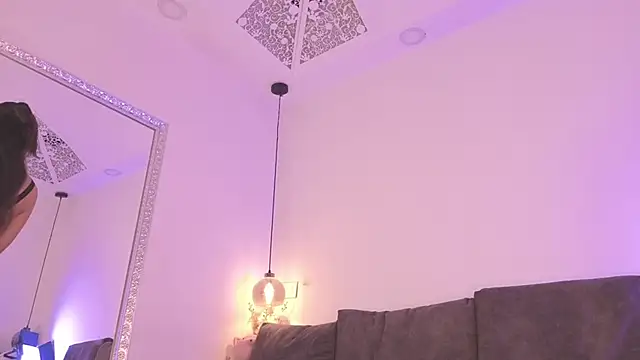 Isabella francoo online show from 12.20.25