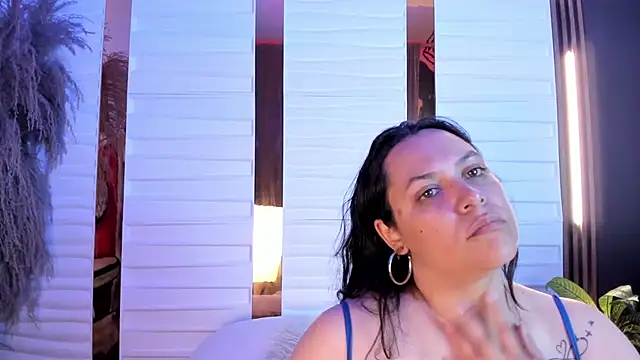 Snapshot of Biiancacox chatting on 10.15.25 Biiancacox online show from 10.15.25