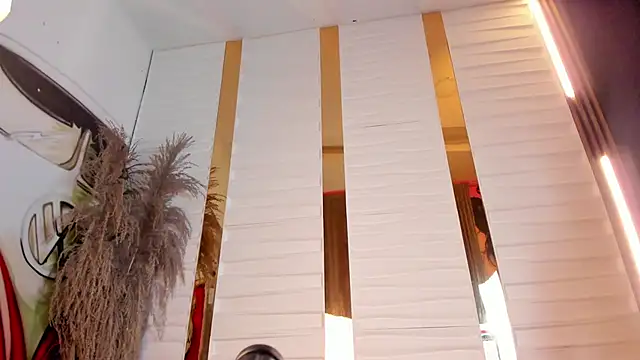 Snapshot of Biiancacox chatting on 10.17.25 Biiancacox online show from 10.17.25