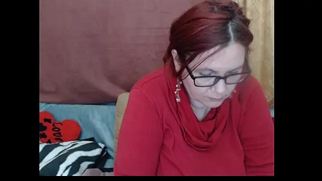 Snapshot of PlayfullMature chatting on 04.21.26 PlayfullMature online show from 04.21.26