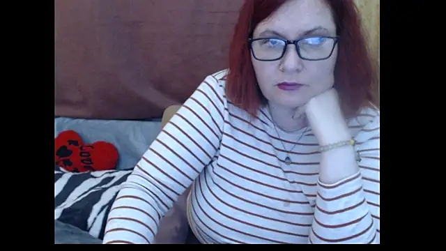 Snapshot of PlayfullMature chatting on 04.27.26 PlayfullMature online show from 04.27.26