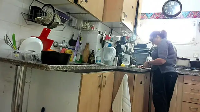 Snapshot of IsraeliMilf chatting on 11.16.25 IsraeliMilf online show from 11.16.25