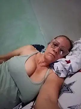 Snapshot of deisy_summers47x chatting on 10.28.25 deisy summers47x online show from 10.28.25