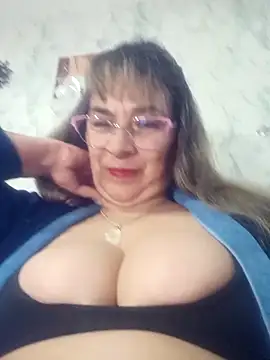 Snapshot of biancchi chatting on 09.27.25 biancchi online show from 09.27.25