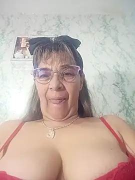 Snapshot of biancchi chatting on 10.04.25 biancchi online show from 10.04.25