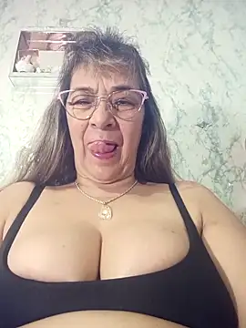 Snapshot of biancchi chatting on 10.13.25 biancchi online show from 10.13.25