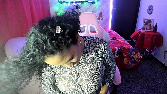 Snapshot of rayza_mature_154 chatting on 12.19.24 rayza mature 154 online show from 12.19.24