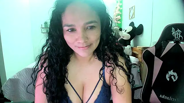 Snapshot of rayza_mature_154 chatting on 10.10.25 rayza mature 154 online show from 10.10.25