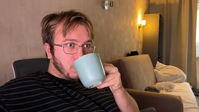 kiopiggy online show from 11.04.25