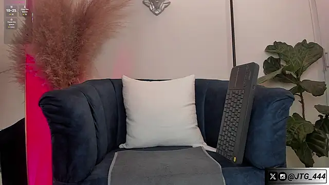 Snapshot of JeycobxBraand chatting on 10.22.25 JeycobxBraand online show from 10.22.25