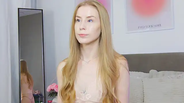 Snapshot of VioletiSwone chatting on 09.20.25 VioletiSwone online show from 09.20.25