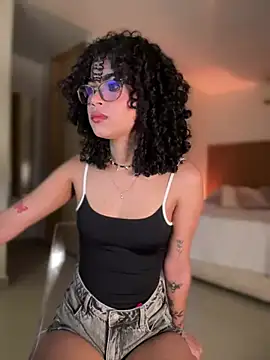 Lianh Benett online show from 02.02.25