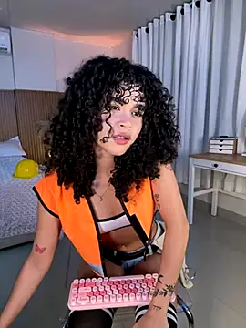 Lianh Benett online show from 11.16.25