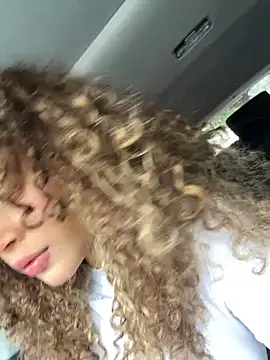 Lianh Benett online show from 02.20.26