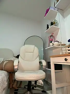 Lianh Benett online show from 05.01.26