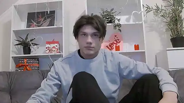 Snapshot of CalvinCay chatting on 02.05.25 CalvinCay online show from 02.05.25