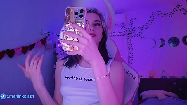 Snapshot of twicewetgirl chatting on 04.09.26 twicewetgirl online show from 04.09.26