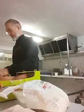 Snapshot of 60philippe chatting on 12.19.24 60philippe online show from 12.19.24