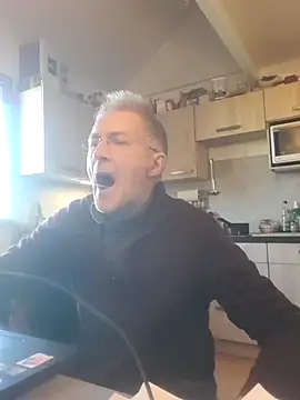 Snapshot of 60philippe chatting on 01.13.25 60philippe online show from 01.13.25