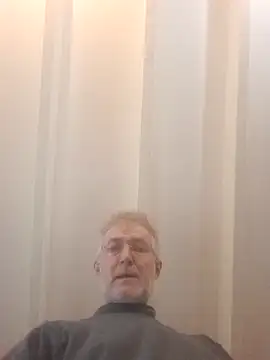 Snapshot of 60philippe chatting on 01.24.25 60philippe online show from 01.24.25