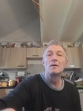 Snapshot of 60philippe chatting on 01.28.25 60philippe online show from 01.28.25