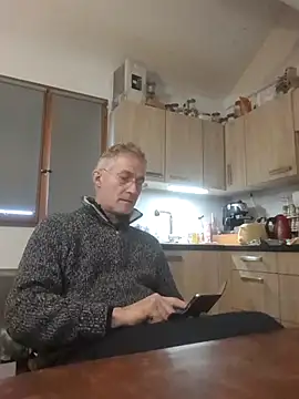 Snapshot of 60philippe chatting on 01.30.25 60philippe online show from 01.30.25