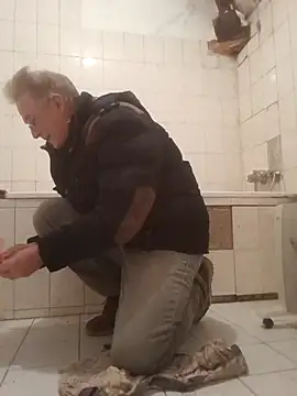 Snapshot of 60philippe chatting on 02.15.25 60philippe online show from 02.15.25