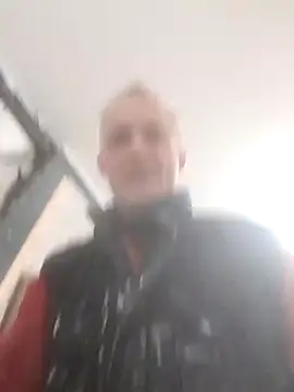 Snapshot of 60philippe chatting on 03.05.25 60philippe online show from 03.05.25