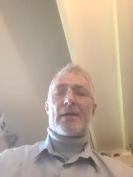 Snapshot of 60philippe chatting on 03.15.25 60philippe online show from 03.15.25