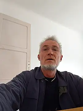 Snapshot of 60philippe chatting on 09.28.25 60philippe online show from 09.28.25