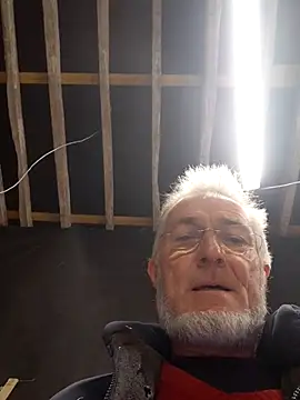 Snapshot of 60philippe chatting on 10.20.25 60philippe online show from 10.20.25