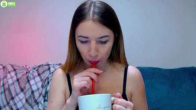 Snapshot of Sweet___Amelia chatting on 10.06.25 Sweet Amelia online show from 10.06.25