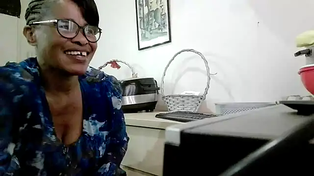 Snapshot of SweetMellowX1 chatting on 02.27.26 SweetMellowX1 online show from 02.27.26