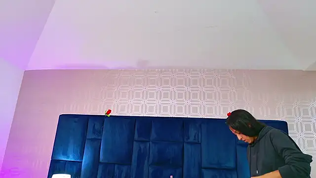 Snapshot of AnyLeonhard chatting on 10.13.25 AnyLeonhard online show from 10.13.25