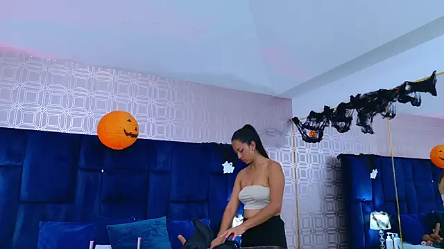 Snapshot of AnyLeonhard chatting on 10.17.25 AnyLeonhard online show from 10.17.25