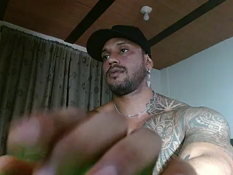 Snapshot of manolofitt chatting on 05.16.26 manolofitt online show from 05.16.26
