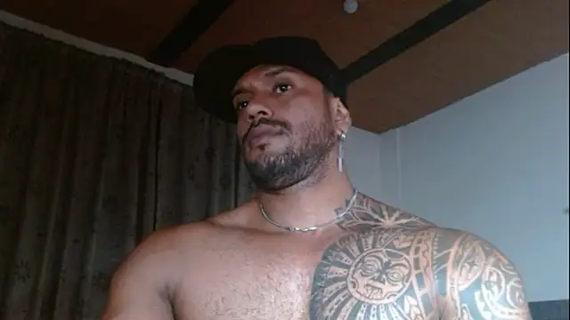 Snapshot of manolofitt chatting on 05.18.26 manolofitt online show from 05.18.26