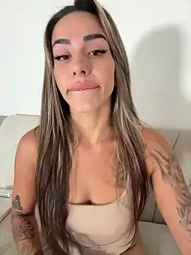 Snapshot of Alisa-Marie chatting on 10.04.25 Alisa-Marie online show from 10.04.25