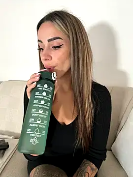 Snapshot of Alisa-Marie chatting on 10.11.25 Alisa-Marie online show from 10.11.25