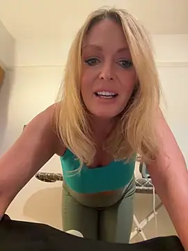 Snapshot of JodiSands chatting on 01.05.25 JodiSands online show from 01.05.25