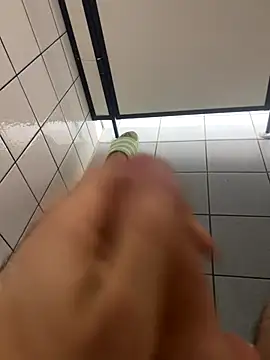 Snapshot of Drummer112 chatting on 11.10.25 Drummer112 online show from 11.10.25