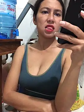 Snapshot of 2HotAsain4u chatting on 01.05.25 2HotAsain4u online show from 01.05.25