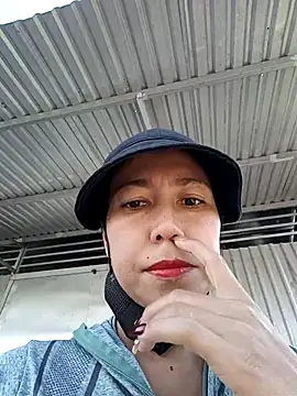 Snapshot of 2HotAsain4u chatting on 02.21.25 2HotAsain4u online show from 02.21.25