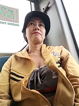 Snapshot of 2HotAsain4u chatting on 09.19.25 2HotAsain4u online show from 09.19.25