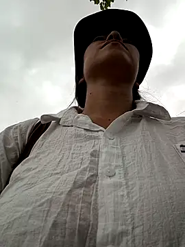 Snapshot of 2HotAsain4u chatting on 09.25.25 2HotAsain4u online show from 09.25.25