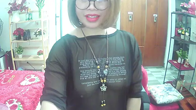 Snapshot of Miu-Le chatting on 02.28.25 Miu-Le online show from 02.28.25