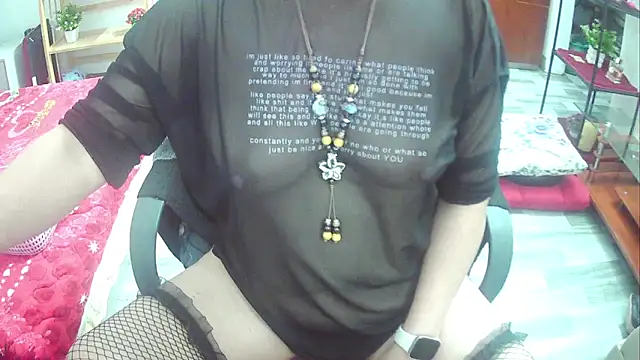 Snapshot of Miu-Le chatting on 03.02.25 Miu-Le online show from 03.02.25