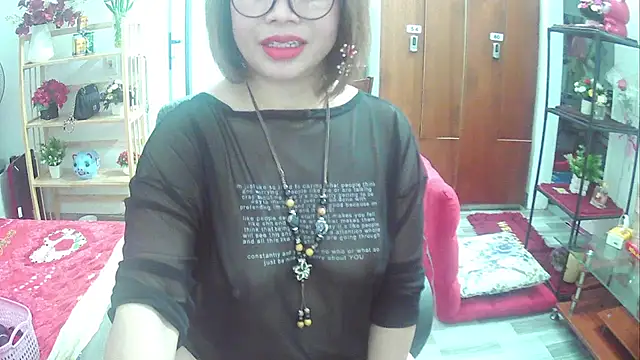 Snapshot of Miu-Le chatting on 03.06.25 Miu-Le online show from 03.06.25