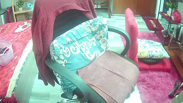 Snapshot of Miu-Le chatting on 03.16.25 Miu-Le online show from 03.16.25