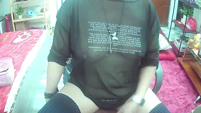 Snapshot of Miu-Le chatting on 03.19.25 Miu-Le online show from 03.19.25